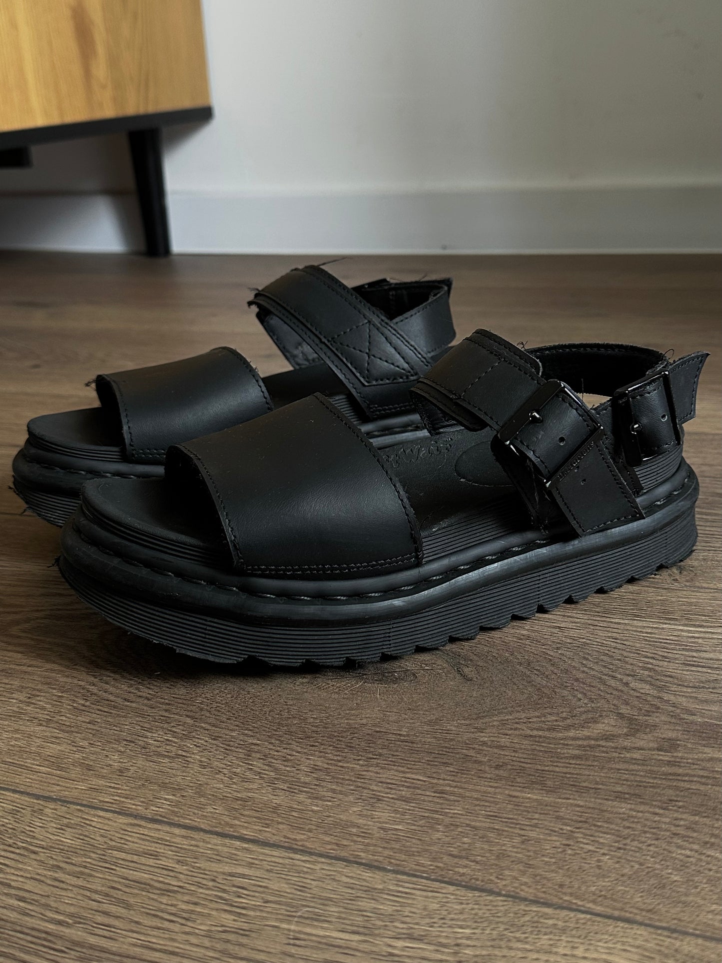 Сандалі Dr.Martens Voss(39)