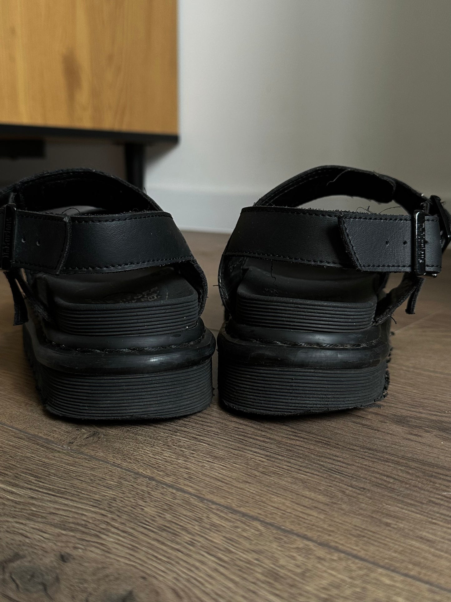 Сандалі Dr.Martens Voss(39)