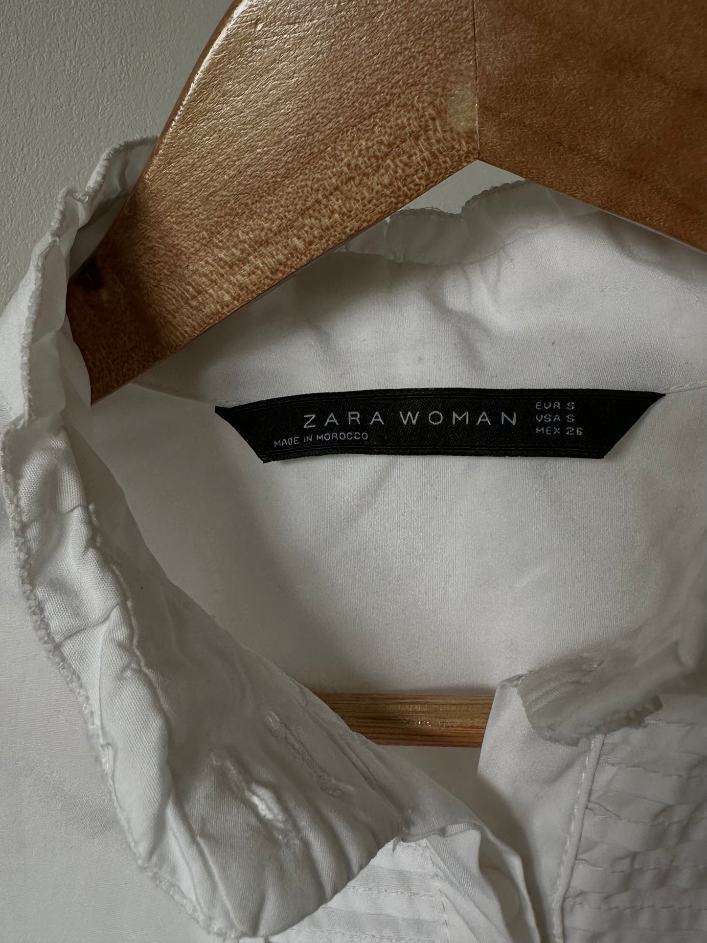Біла сорочка у графському стилі Zara(S)